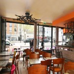 La grande salle du café