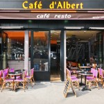 La terrasse du café